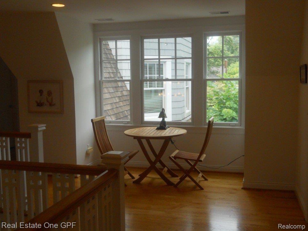 121 Lothrop Road Grosse Pointe, MI 48236 - Photo 6 of 16 9 257 2nd floor hall