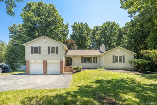 $725,000 | 404 Sepasco Center Street, Rhinebeck, NY 12572