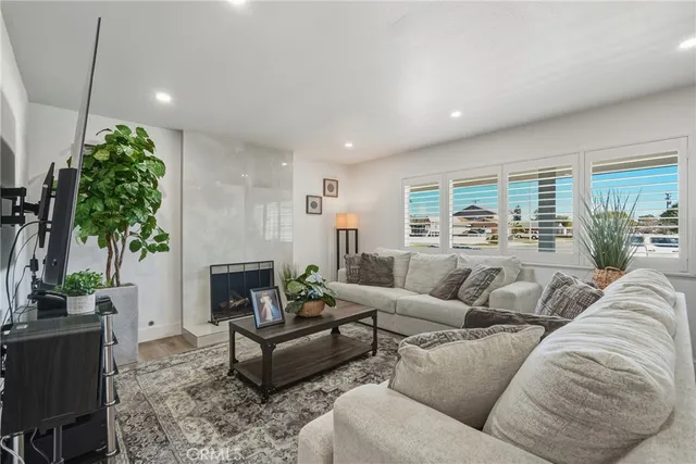 $1,349,000 | 15631 Plymouth Lane, Huntington Beach, CA 92647