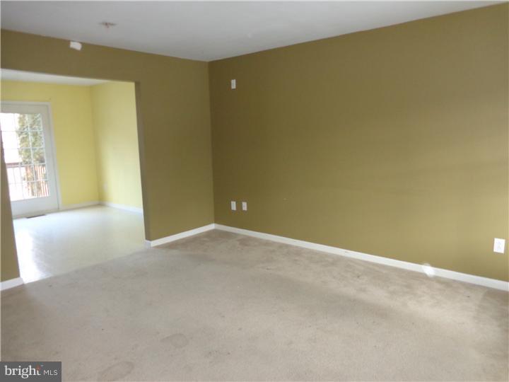 370 Sioux Court Sinking Spring, PA 19608 - Photo 5 of 18 Living Room