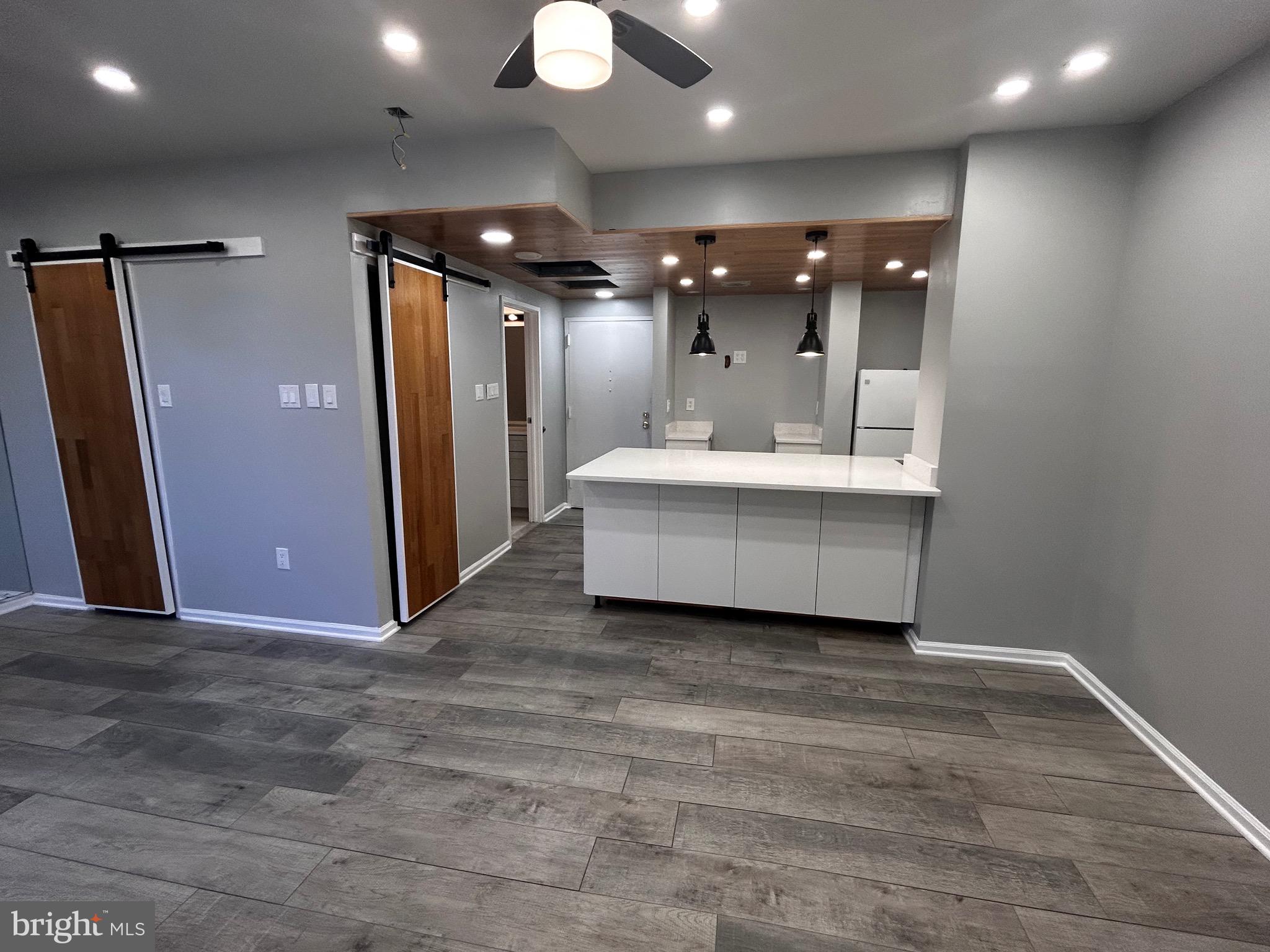 1601 Spring Garden Street, Unit 502 Philadelphia, PA 19130 - Photo 4 of 18 a view of a hallway with entryway