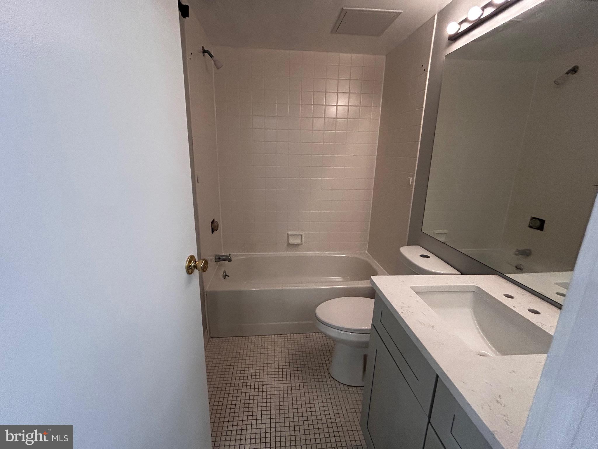 1601 Spring Garden Street, Unit 502 Philadelphia, PA 19130 - Photo 7 of 18 a bathroom with a sink toilet and shower
