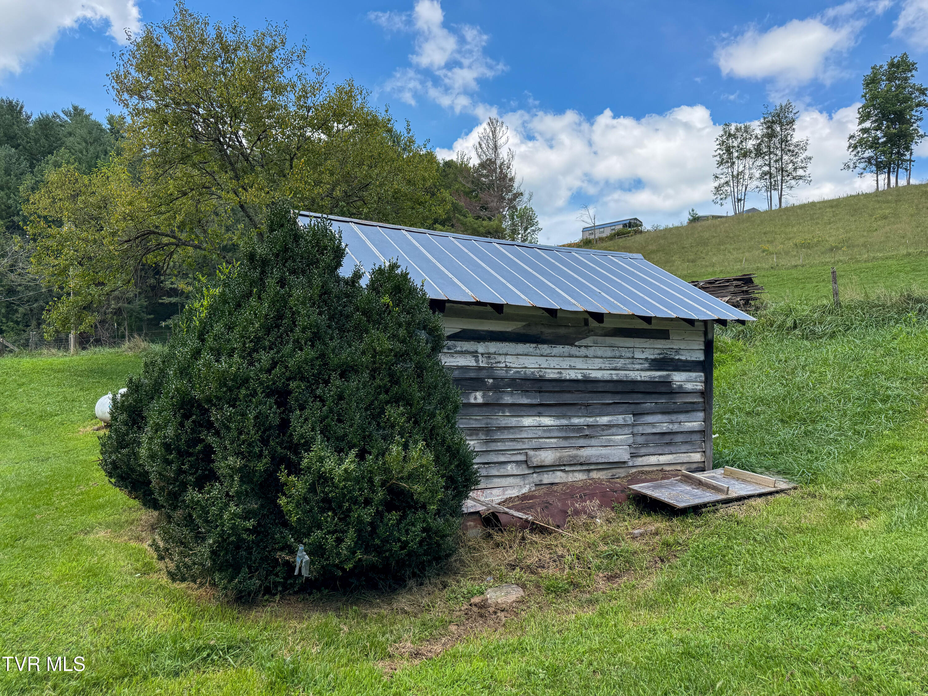 1091 Sandy Road Mountain City, TN 37683 - Photo 21 of 79 1091 Sandy Road 33