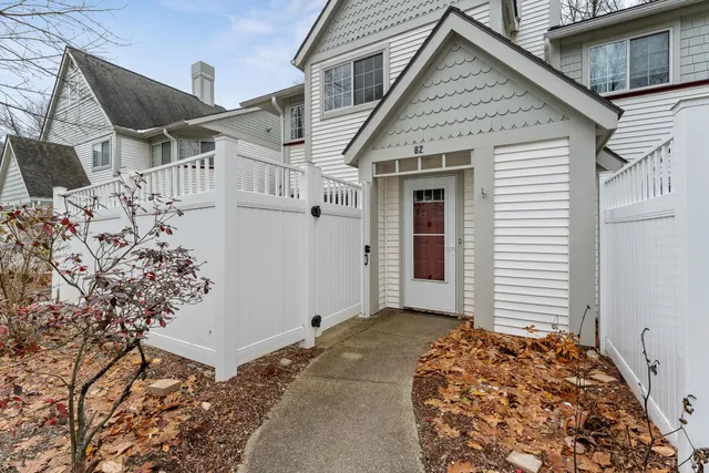 $344,500 | 82 Winding Brook Drive, South Burlington, VT 05403