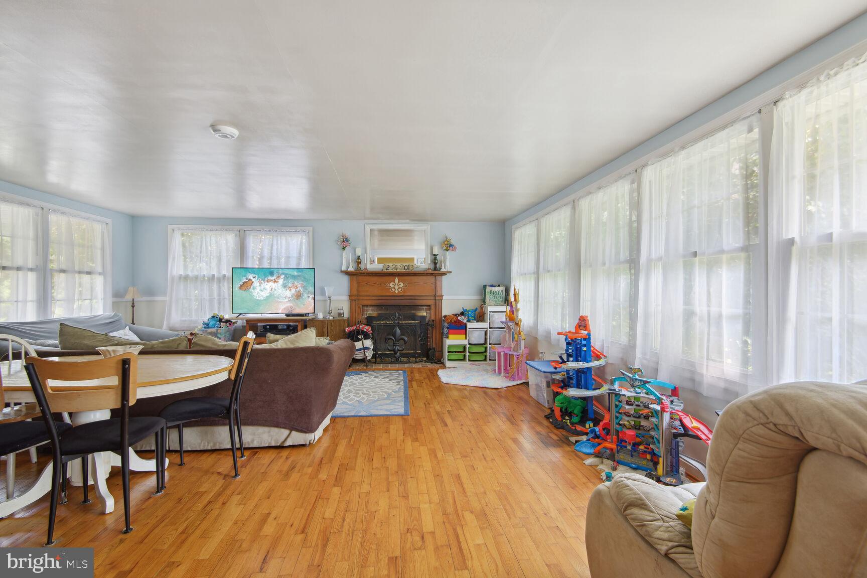 1697 Bishop Meade Road Boyce, VA 22620 - Photo 5 of 15 Family Room