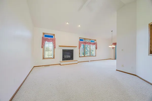 $500,000 | 302 Fairway Drive, Casselton, ND 58012