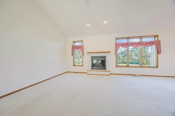 $500,000 | 302 Fairway Drive, Casselton, ND 58012