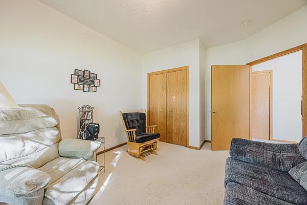 $500,000 | 302 Fairway Drive, Casselton, ND 58012