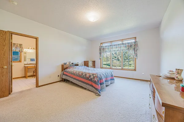 $500,000 | 302 Fairway Drive, Casselton, ND 58012