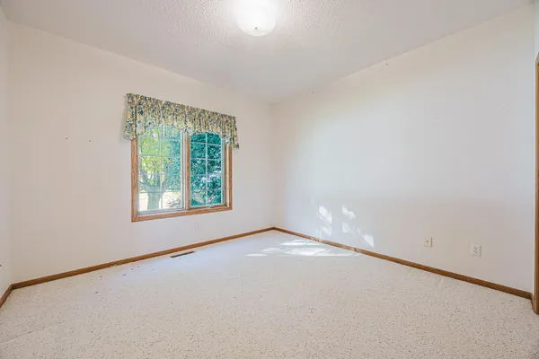 $500,000 | 302 Fairway Drive, Casselton, ND 58012