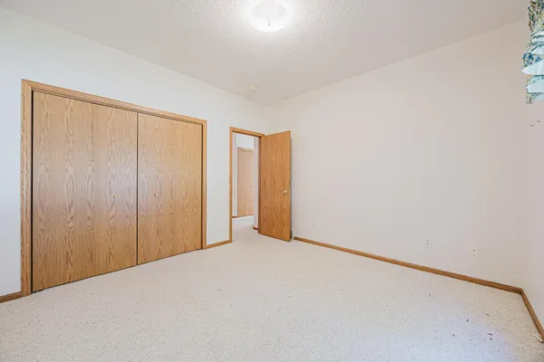 $500,000 | 302 Fairway Drive, Casselton, ND 58012