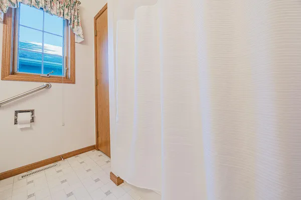 $500,000 | 302 Fairway Drive, Casselton, ND 58012