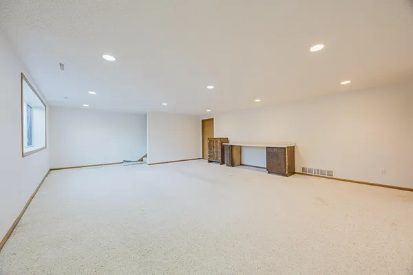 $500,000 | 302 Fairway Drive, Casselton, ND 58012