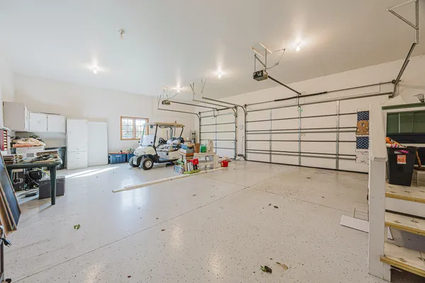 $500,000 | 302 Fairway Drive, Casselton, ND 58012