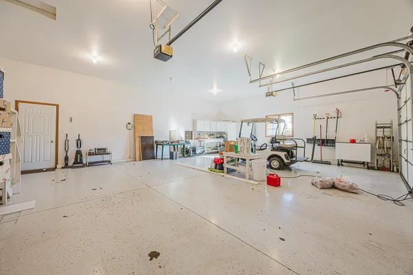 $500,000 | 302 Fairway Drive, Casselton, ND 58012