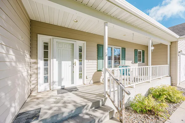 $500,000 | 302 Fairway Drive, Casselton, ND 58012