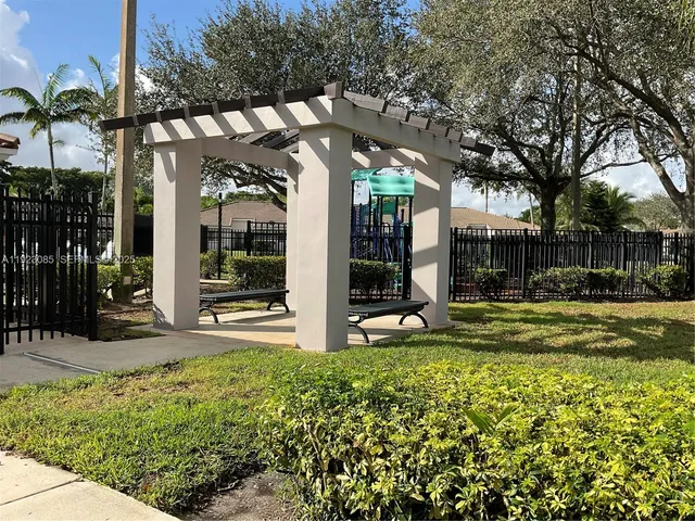 a view of a house with backyard and sitting area