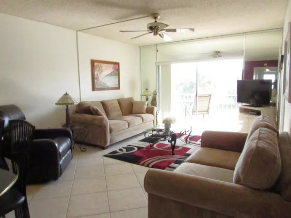 $195,000 | 9872 Marina Boulevard, Unit 1438, Boca Raton, FL 33428