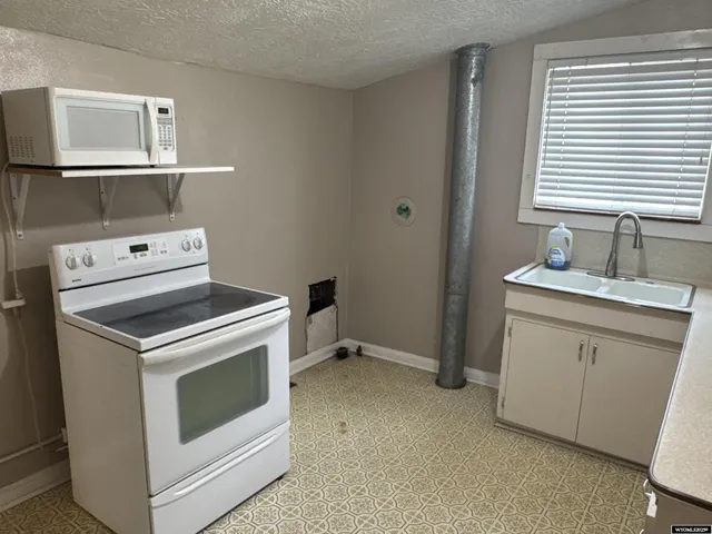 $160,000 | 1220 11th Street, Rock Springs, WY 82901