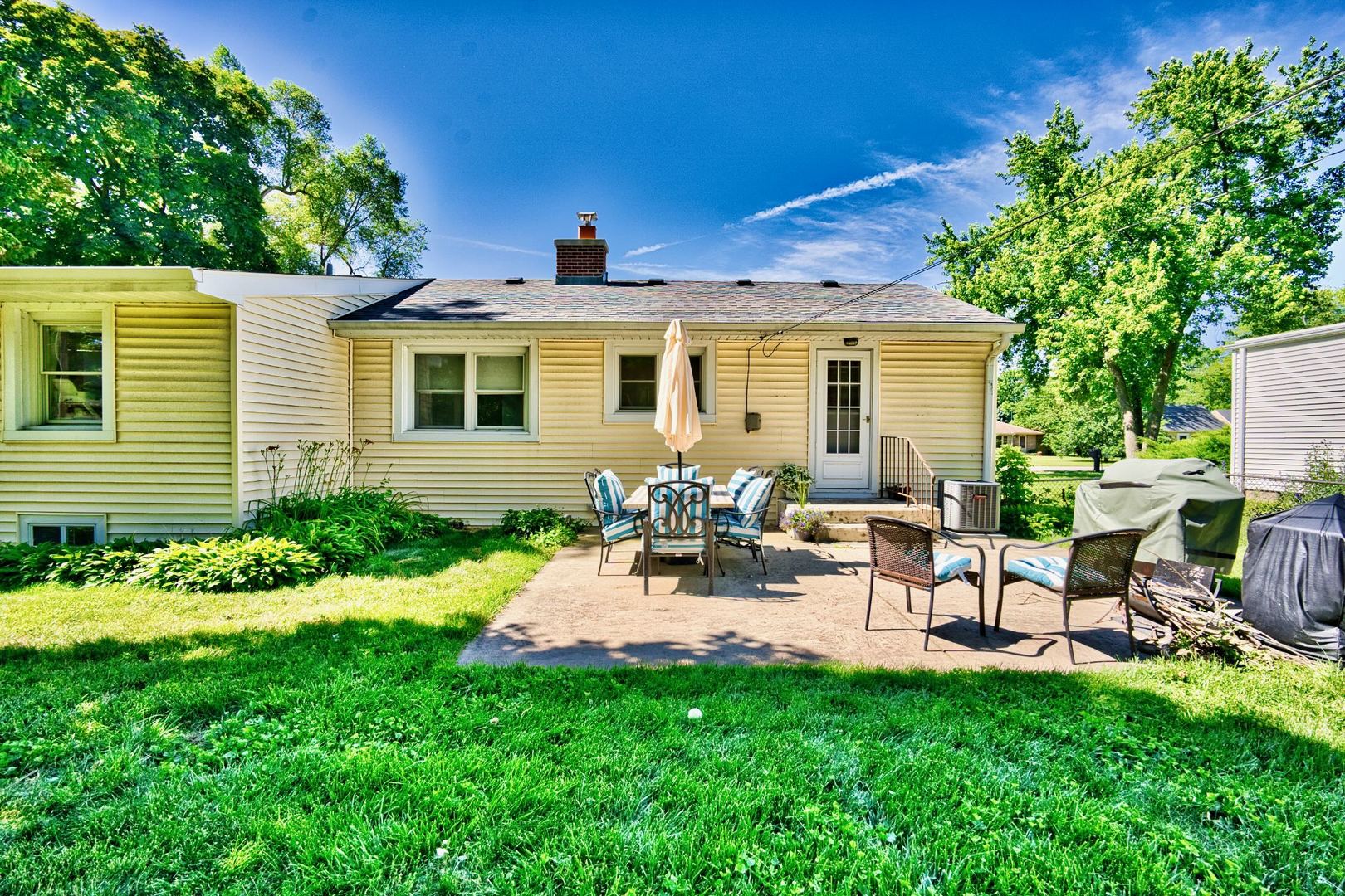 705 Carlisle Road Batavia, IL 60510 - Photo 25 of 25 a view of a patio with table and chairs potted plants and large tree