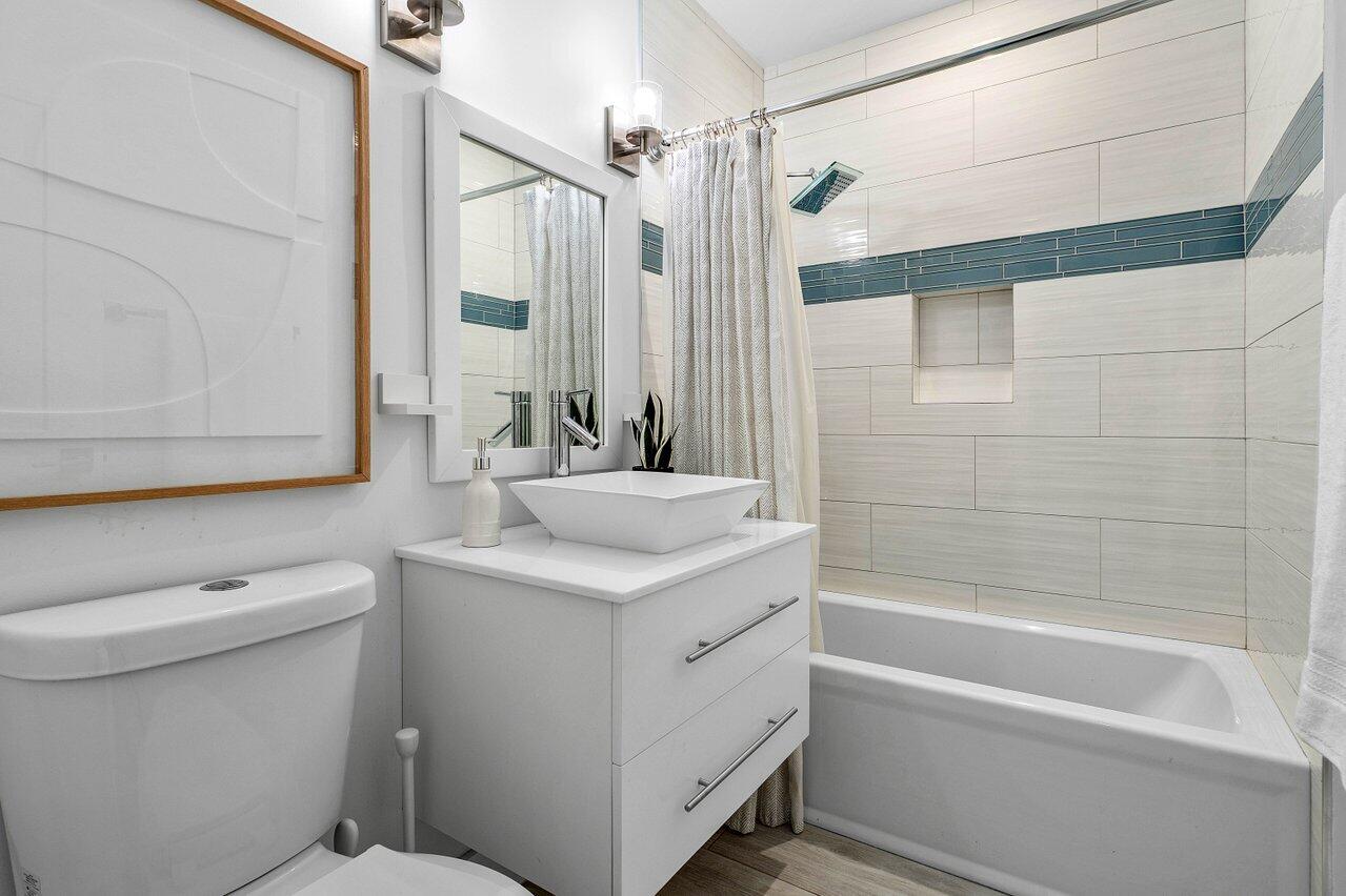231 Northeast 14th Street Delray Beach, FL 33444 - Photo 17 of 29 017-231Northeast14thStreet-DelrayBeach-F