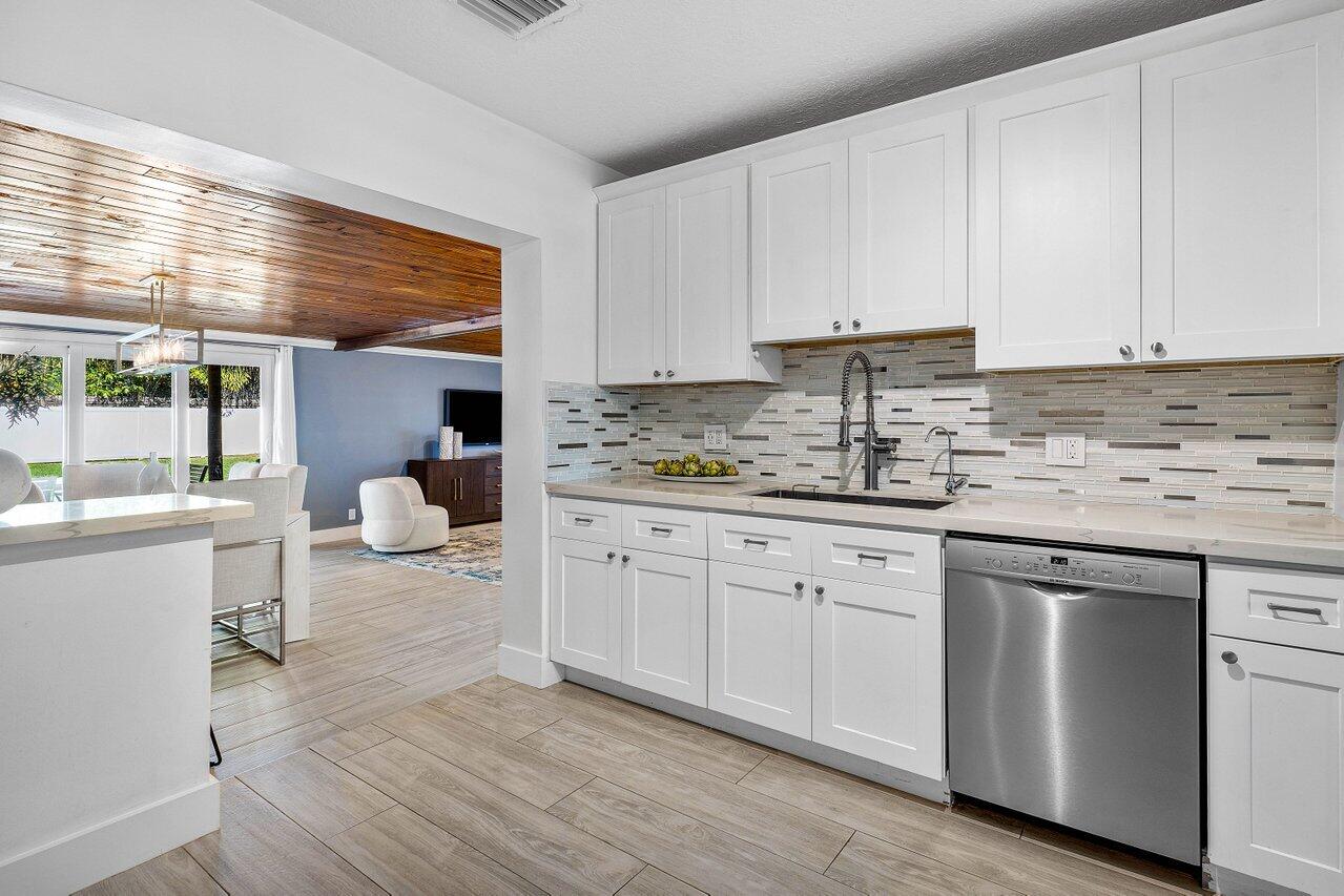 231 Northeast 14th Street Delray Beach, FL 33444 - Photo 5 of 29 011-231Northeast14thStreet-DelrayBeach-F
