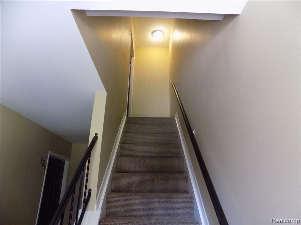 1139 Tienken Court, Unit 226 Rochester Hills, MI 48306 - Photo 3 of 18