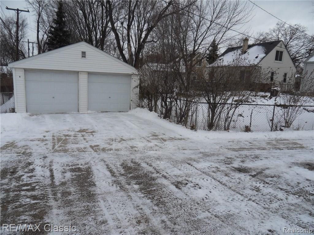 3303 Durham Road Royal Oak, MI 48073 - Photo 25 of 25 SDC17160.JPG