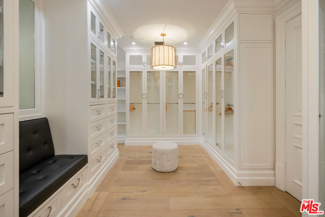 843 North Spaulding Avenue Los Angeles, CA 90046 - Photo 13 of 22