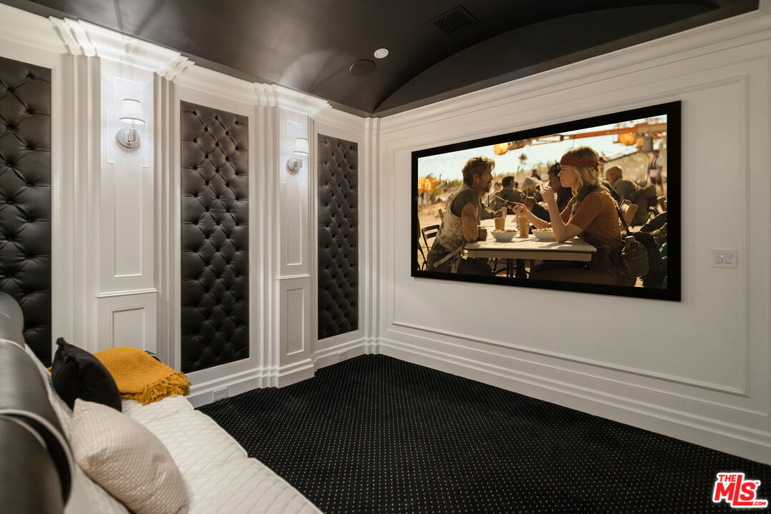 843 North Spaulding Avenue Los Angeles, CA 90046 - Photo 16 of 22