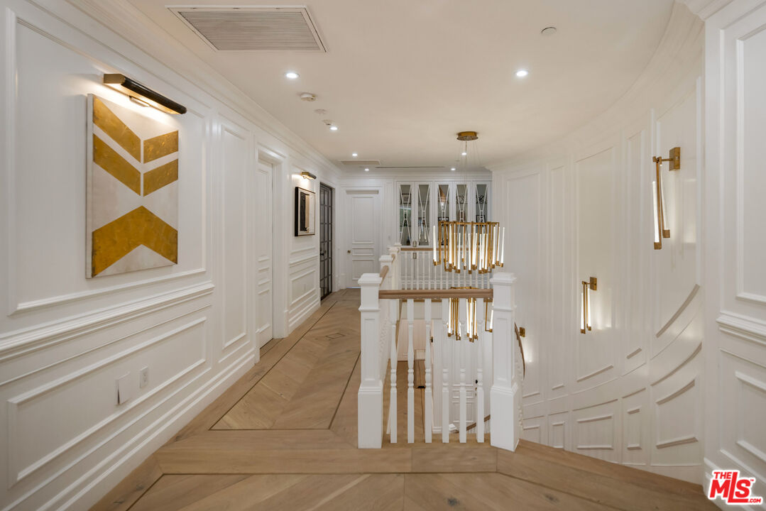 843 North Spaulding Avenue Los Angeles, CA 90046 - Photo 19 of 22