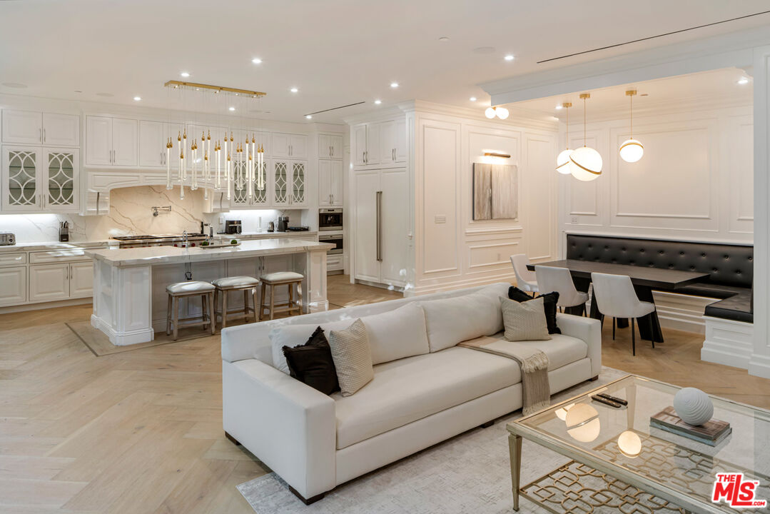 843 North Spaulding Avenue Los Angeles, CA 90046 - Photo 5 of 22