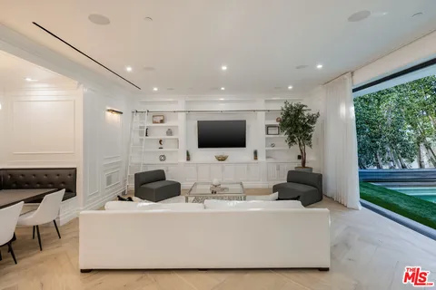 $4,977,000 | 843 North Spaulding Avenue, Los Angeles, CA 90046