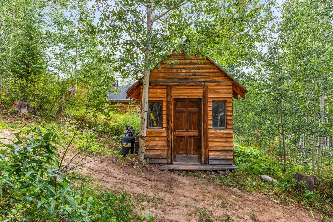 25065 Aspen Way Clark, CO 80428 - Photo 35 of 50 a front view of a house with a yard