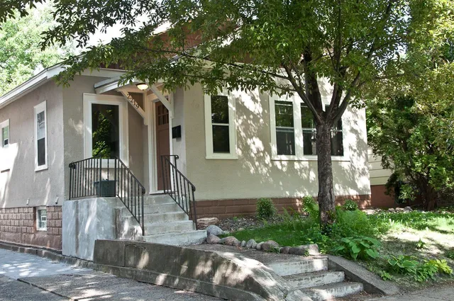 $2,700 | 2219 Cole Avenue Southeast, Minneapolis, MN 55414