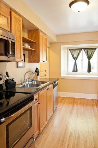 $2,700 | 2219 Cole Avenue Southeast, Minneapolis, MN 55414