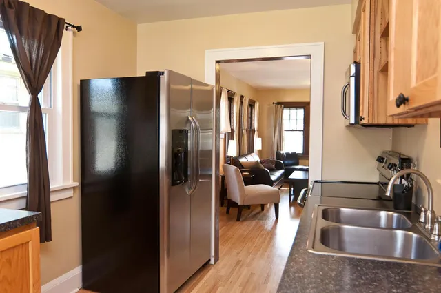 $2,700 | 2219 Cole Avenue Southeast, Minneapolis, MN 55414