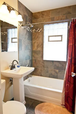 $2,700 | 2219 Cole Avenue Southeast, Minneapolis, MN 55414