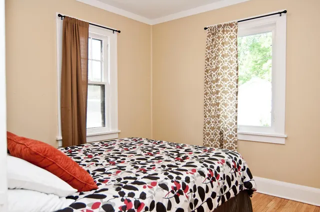 $2,700 | 2219 Cole Avenue Southeast, Minneapolis, MN 55414