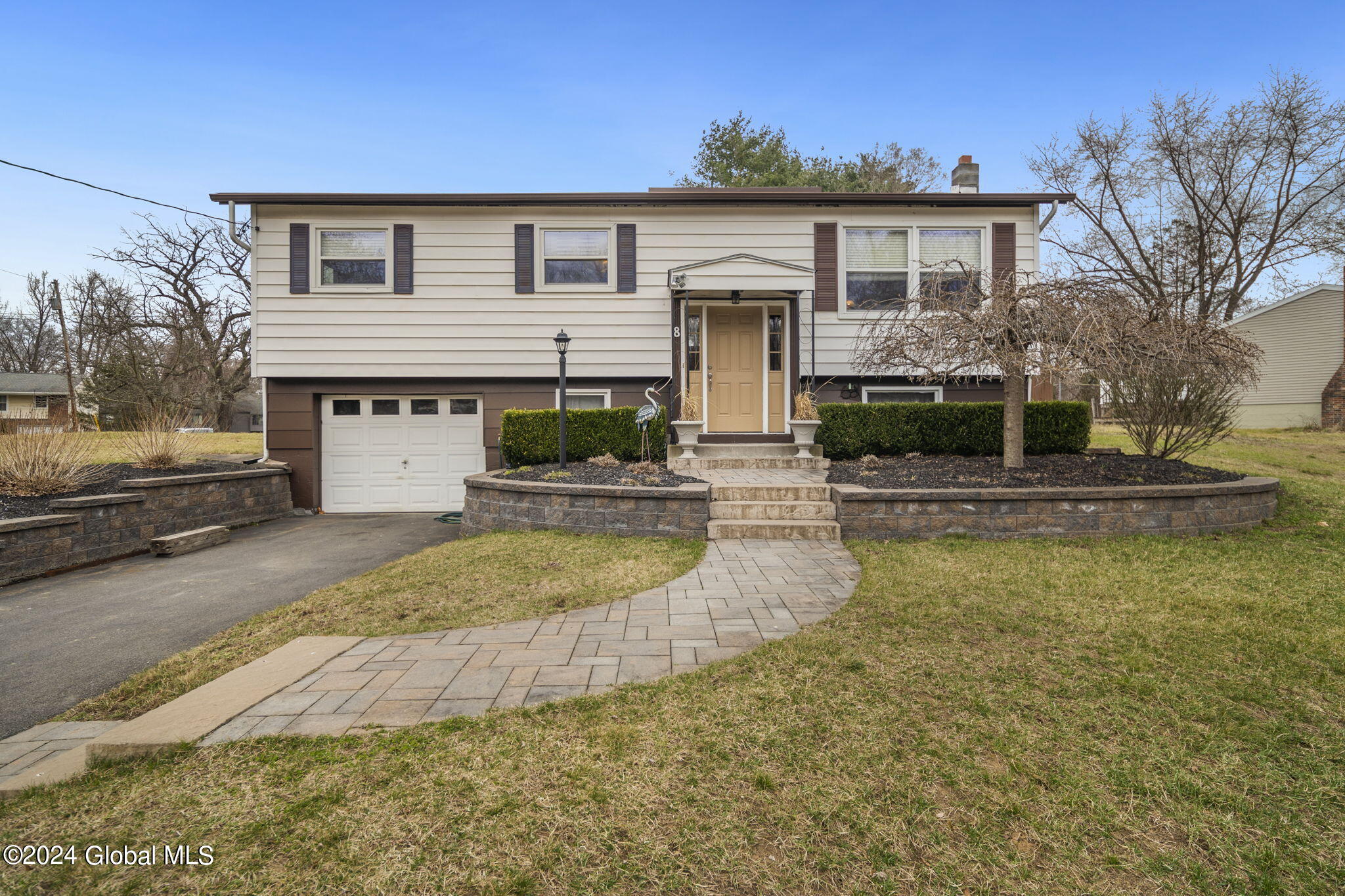 8 Kaine Dr  