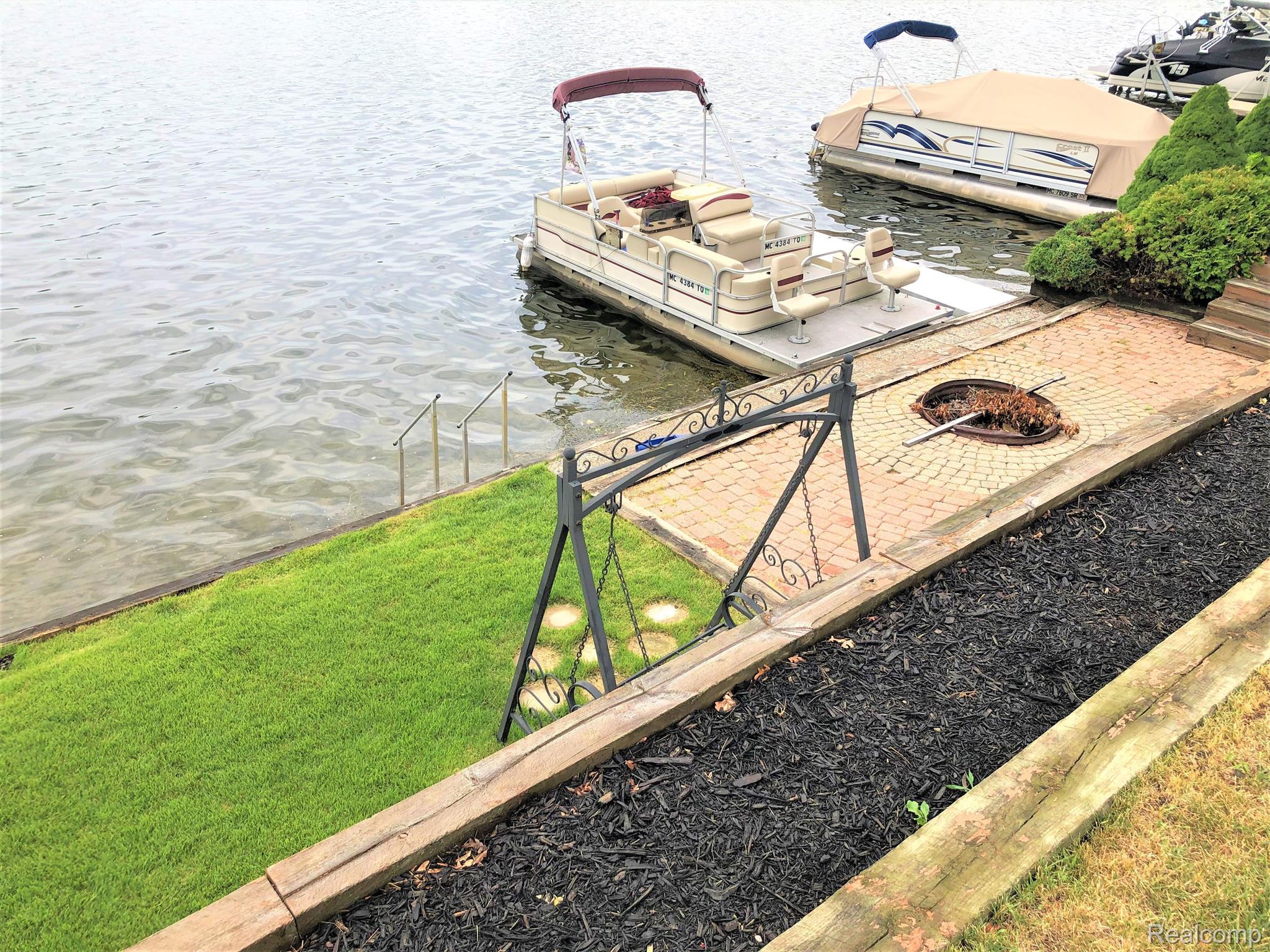 1177 Butler Boulevard Howell, MI 48843 - Photo 8 of 40 Dock Stays!