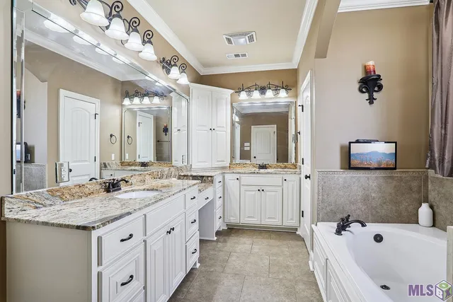 $565,000 | 9038 Villa Haven Drive, Greenwell Springs, LA 70739