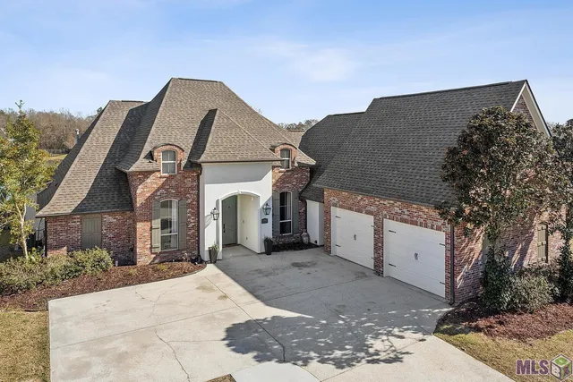 $565,000 | 9038 Villa Haven Drive, Greenwell Springs, LA 70739