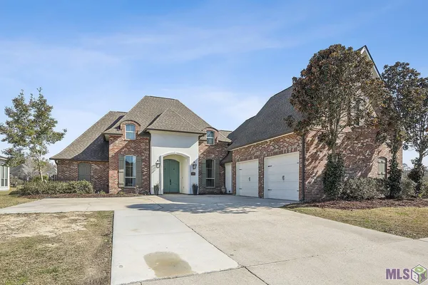 $549,000 | 9038 Villa Haven Drive, Greenwell Springs, LA 70739