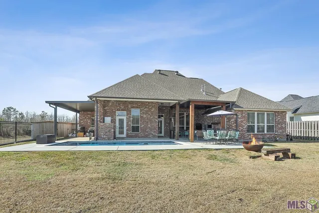 $565,000 | 9038 Villa Haven Drive, Greenwell Springs, LA 70739