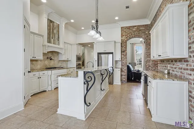 $565,000 | 9038 Villa Haven Drive, Greenwell Springs, LA 70739