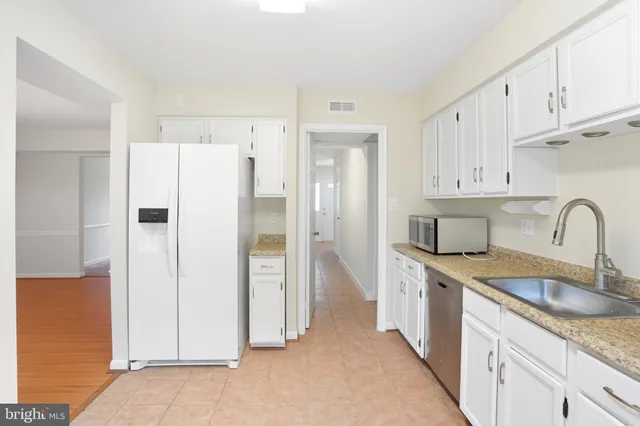 $3,700 | 9207 Hunting Pines Place, Fairfax, VA 22032