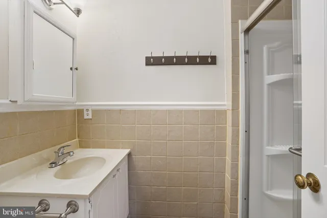 $3,700 | 9207 Hunting Pines Place, Fairfax, VA 22032