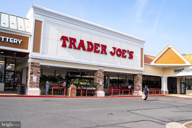 $3,700 | 9207 Hunting Pines Place, Fairfax, VA 22032