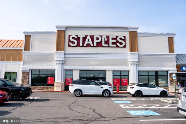 $3,700 | 9207 Hunting Pines Place, Fairfax, VA 22032